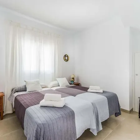 Sleeps 6 Pool Air Con Wifi *