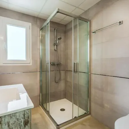 Sleeps 6 Pool Air Con Wifi *