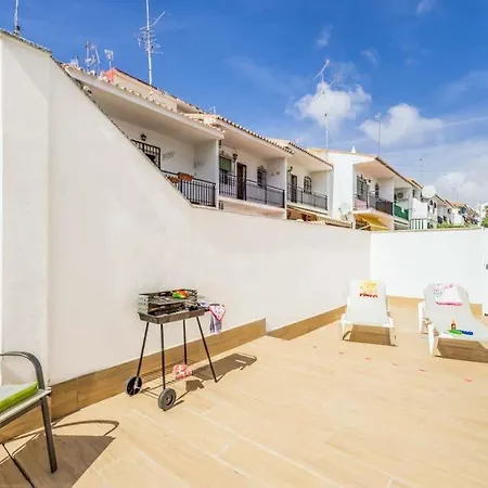 Villa Sleeps 6 Pool Air Con Wifi *