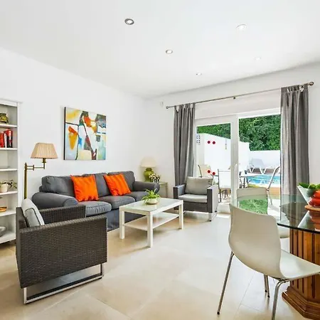 Sleeps 6 Pool Air Con Wifi *