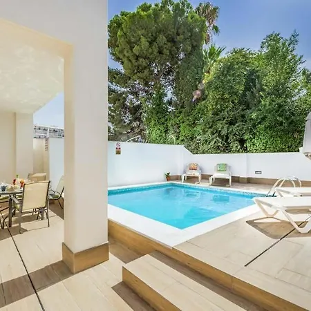 Sleeps 6 Pool Air Con Wifi Nerja